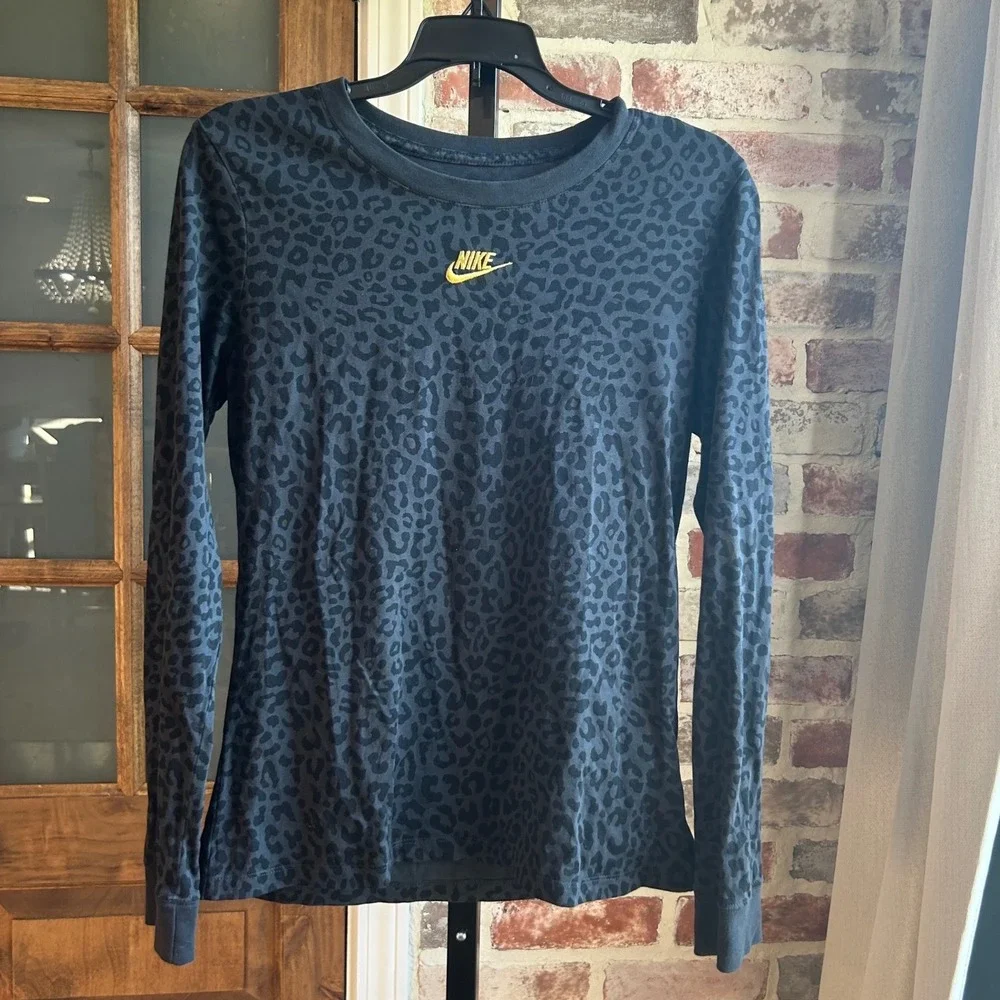 Nike Long Sleeve Tee Women Black Cheetah Print Embroidered Logo Size M